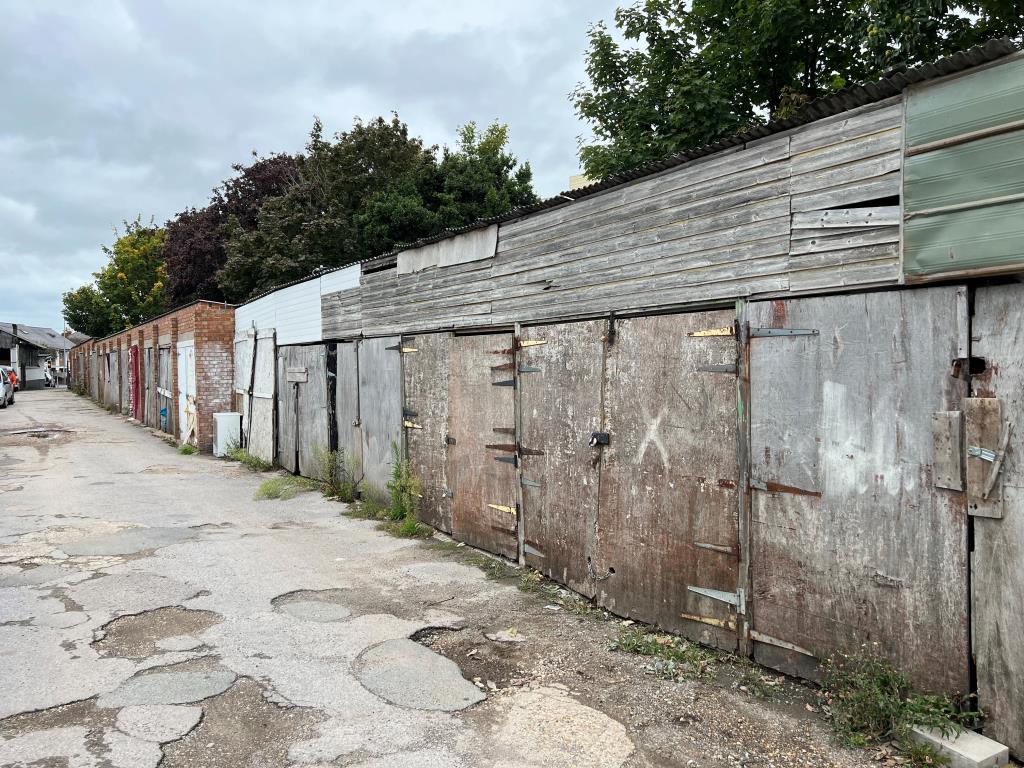 Lot: 118 - HALF ACRE SITE COMPRISING CAR SALES LOT CAR REPAIR GARAGE AND OVER 40 LOCK-UP STORES - 